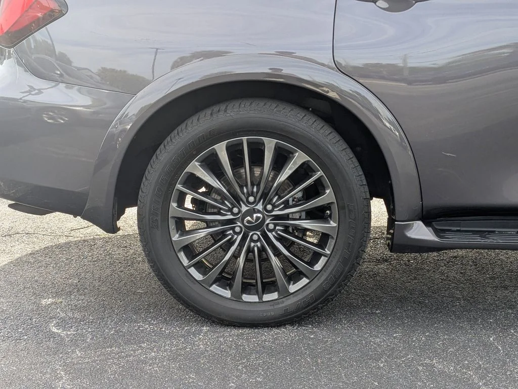 Used 2024 Gray INFINITI Premium Select image 11