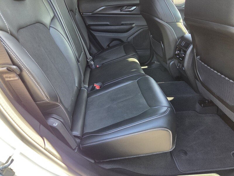 Used 2025 White/off-white Jeep  image 20