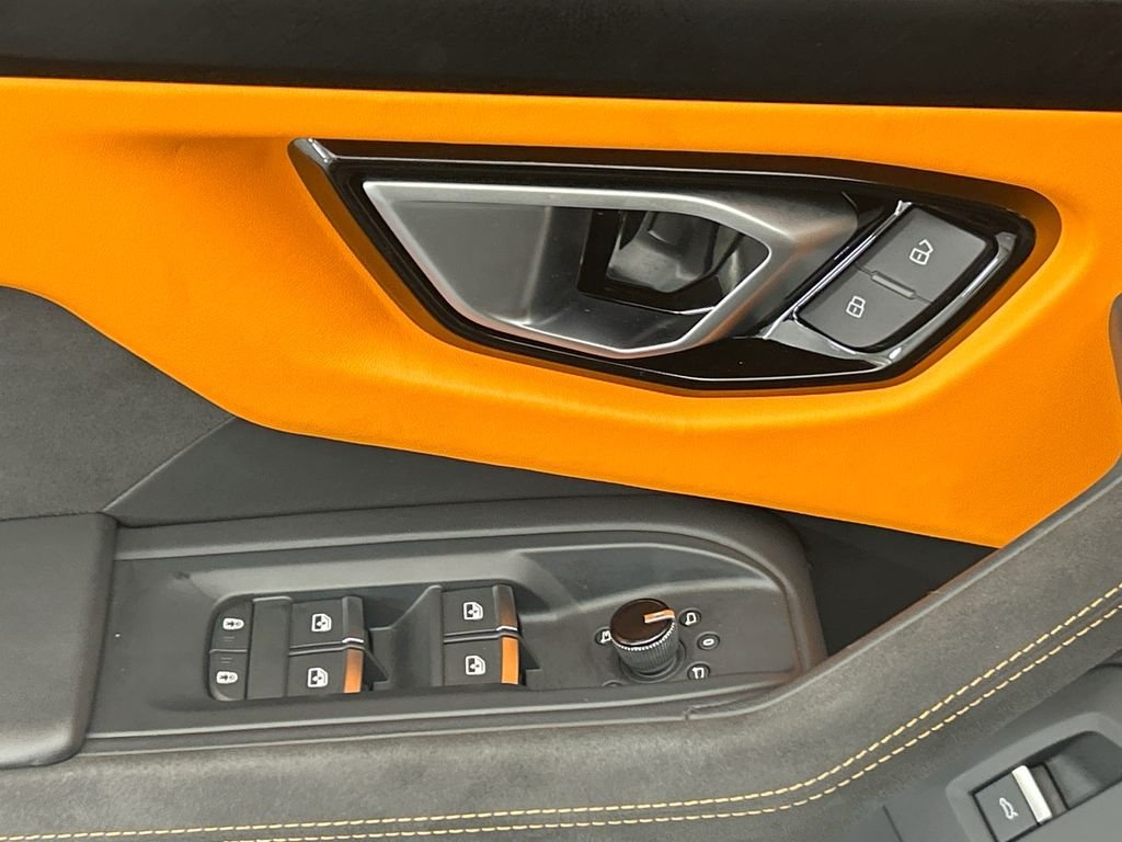 Used 2023 Nero Noctis Metallic Lamborghini S image 22