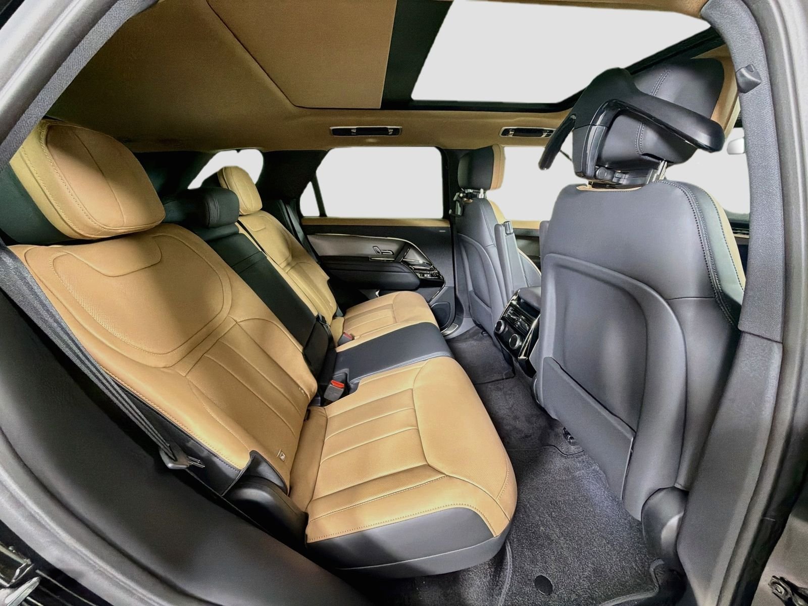 New 2026 Santorini Black Land Rover Dynamic SE image 30