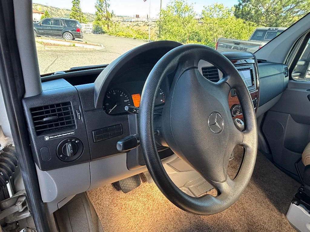 Used 2015 Arctic White Mercedes-Benz Base image 12