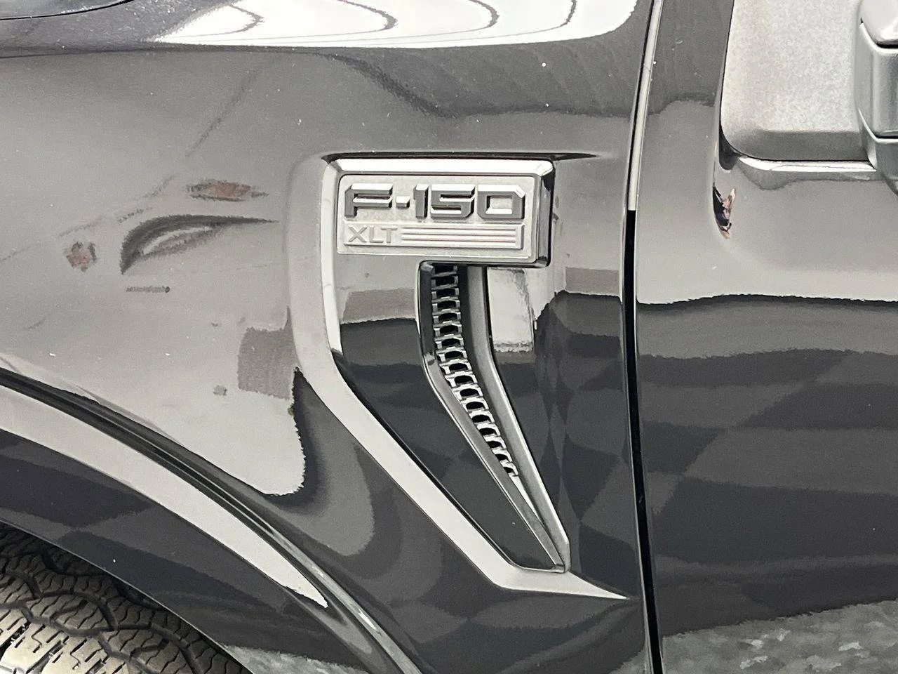 Used 2024 Black Ford XLT image 37