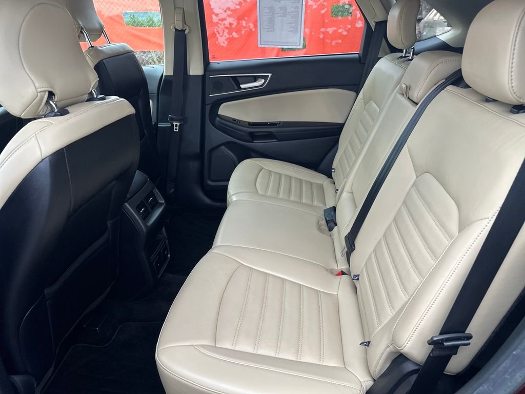 Used 2018 Red Ford SEL image 33