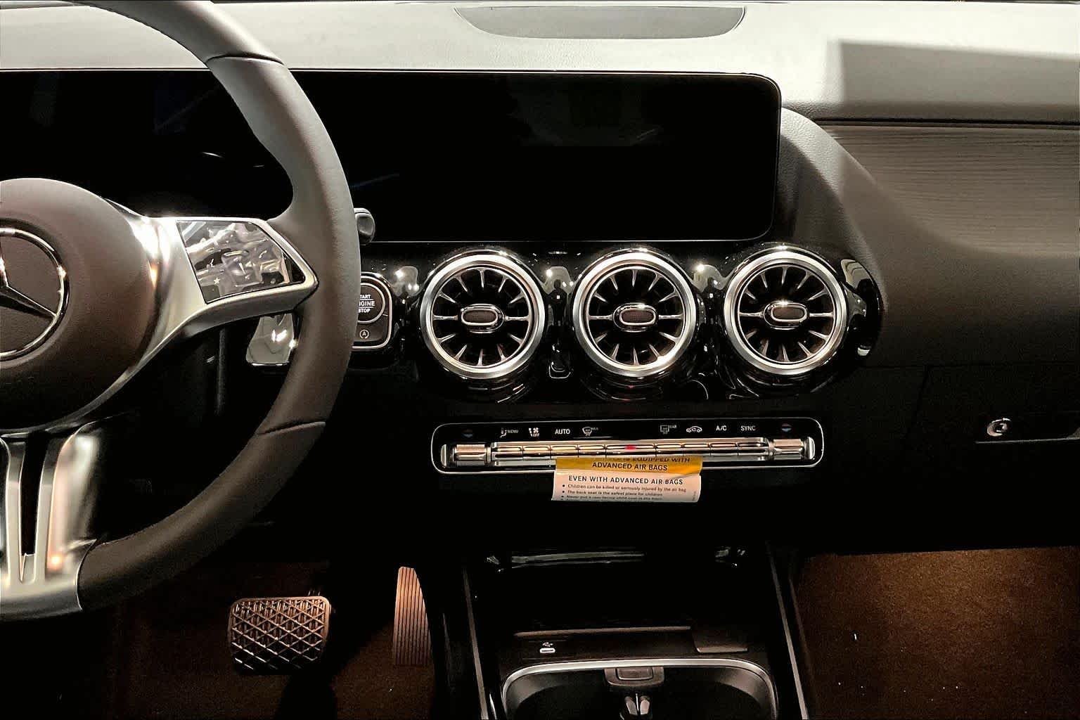 New 2026 Polar White Mercedes-Benz GLA 250 image 9