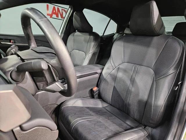 Certified Used 2025 WIND CHILL PEARL Toyota  image 24