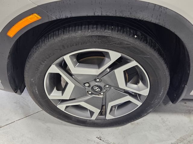 Used 2025 Silver Hyundai SEL Premium image 18