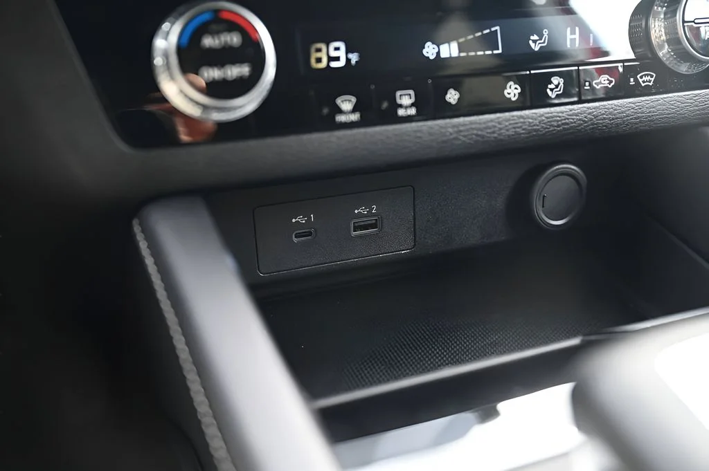 Used 2024 Red Mitsubishi ES image 26