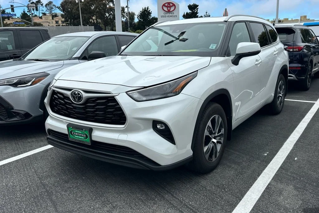 Certified Used 2026 Beige Toyota XLE image 24
