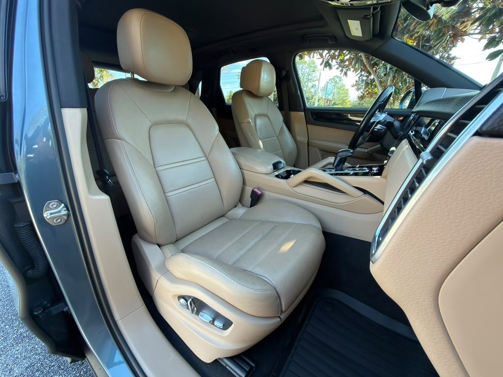 Used 2020 Blue Porsche  image 17
