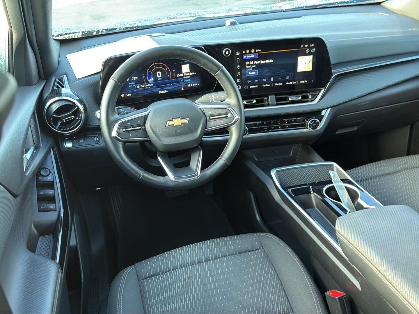 Used 2025 Mosaic Black Metallic Chevrolet FWD LT image 18