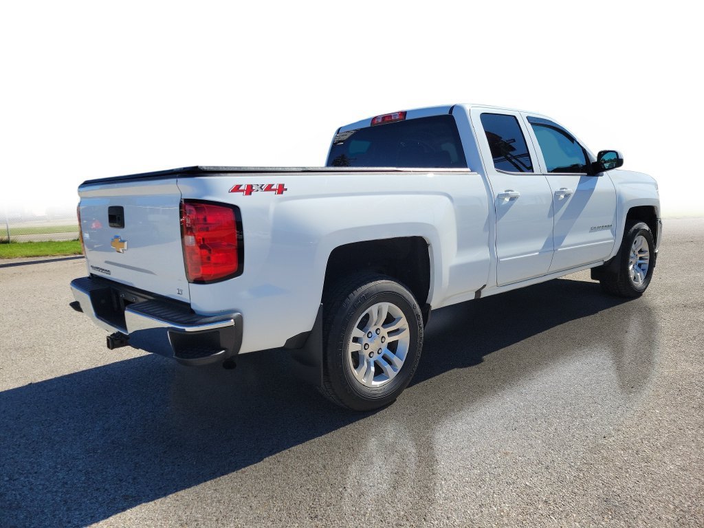 Used 2018 SUMMIT WHITE Chevrolet LT image 4