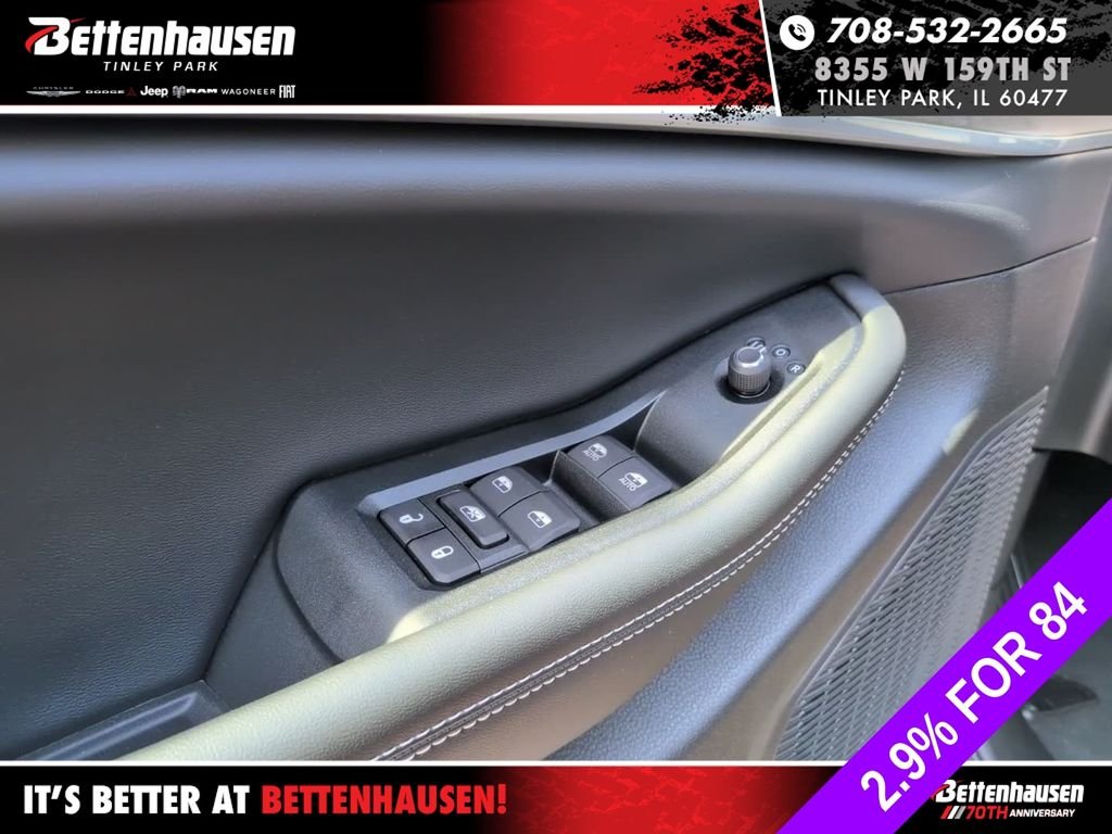 New 2026 Diamond Black Crystal Pearl-Coat Exterior Paint Jeep Laredo image 16