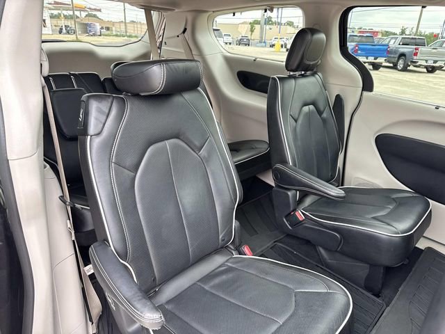 Used 2022 Gray Chrysler Limited image 25