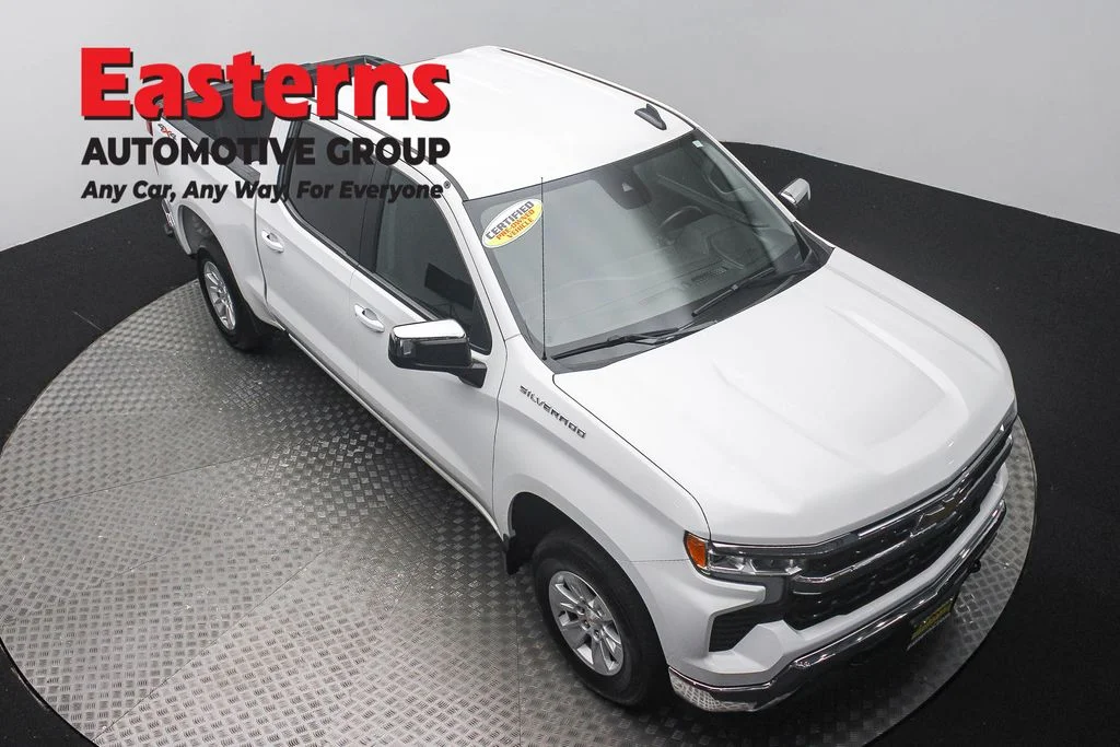 Used 2025 White Chevrolet LT image 3