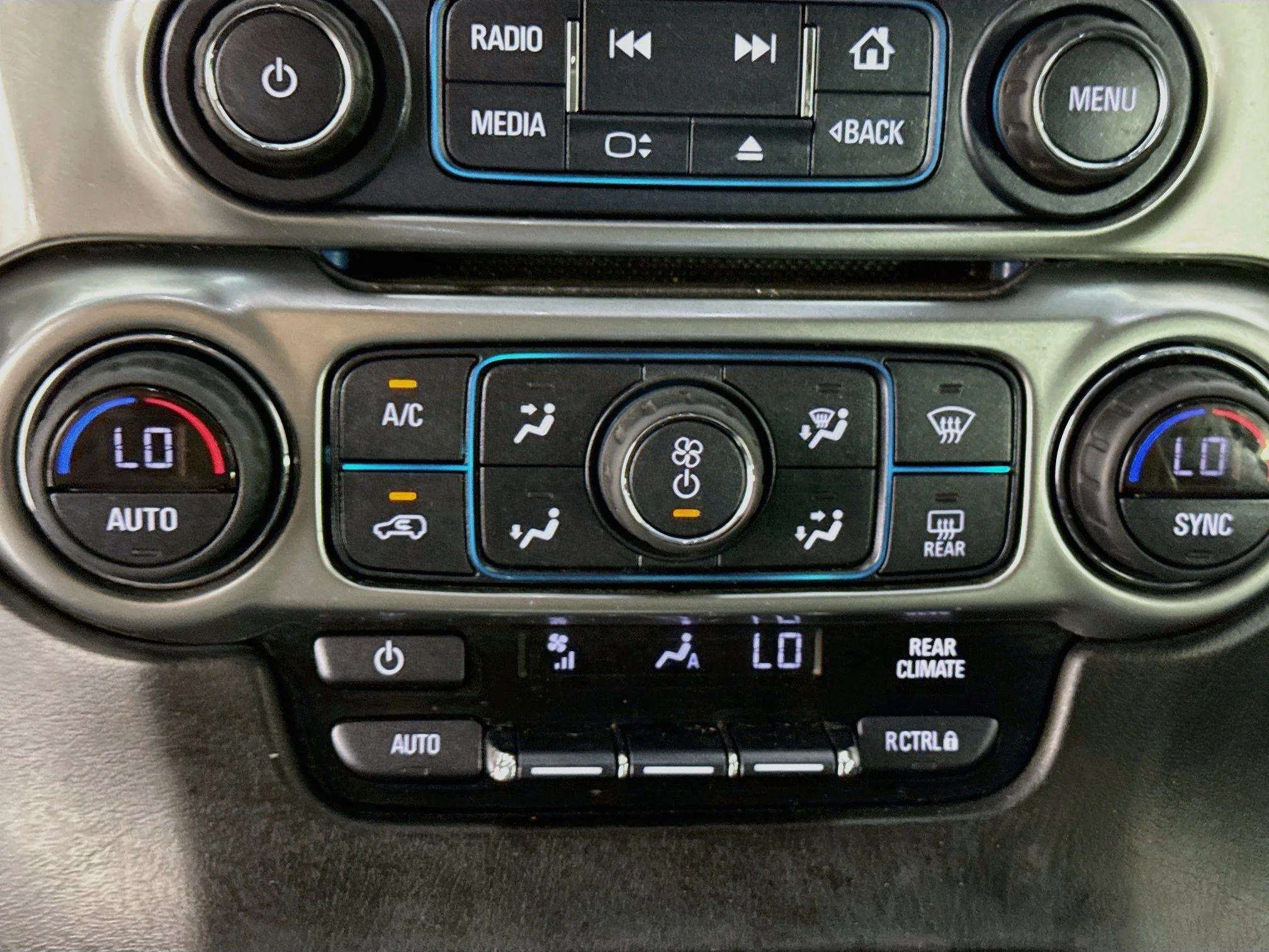 Used 2018 SUMMIT WHITE Chevrolet LS image 17