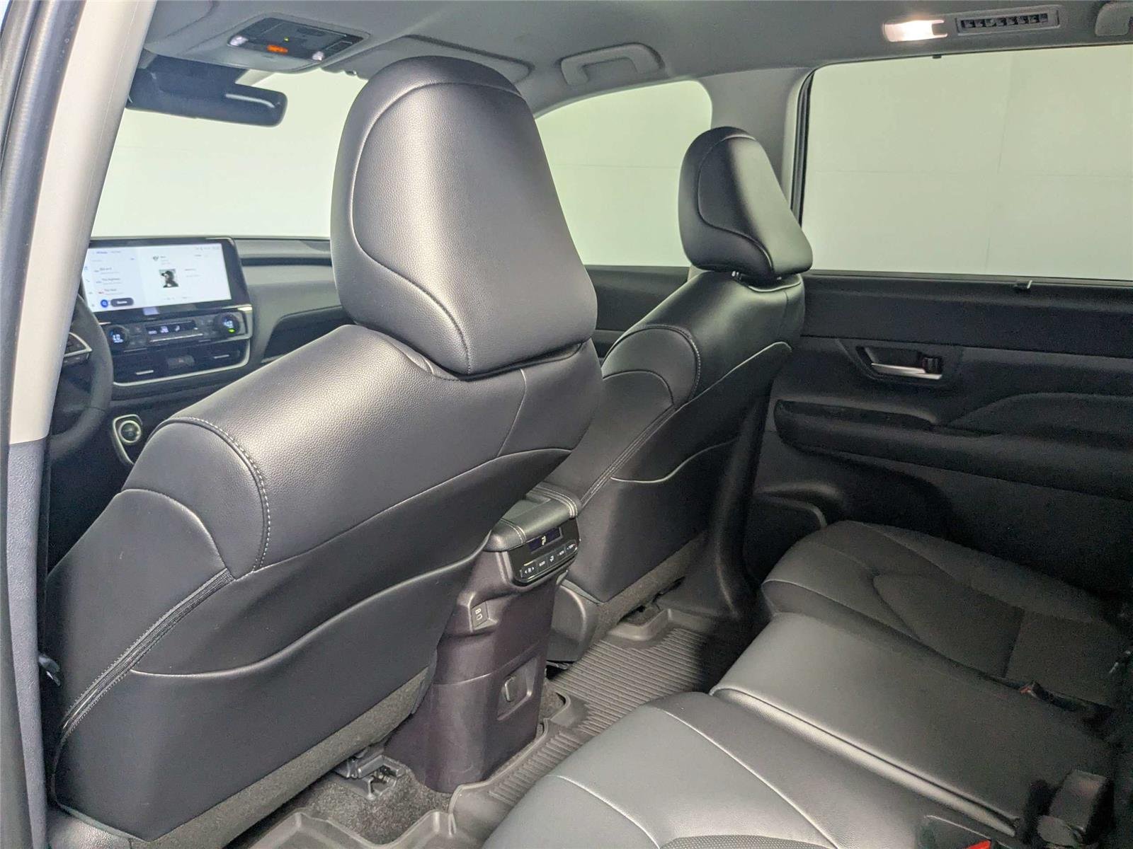 Used 2025 Midnight Black Metallic Toyota XLE image 36