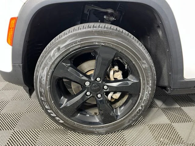 Used 2023 White Jeep Altitude X image 11