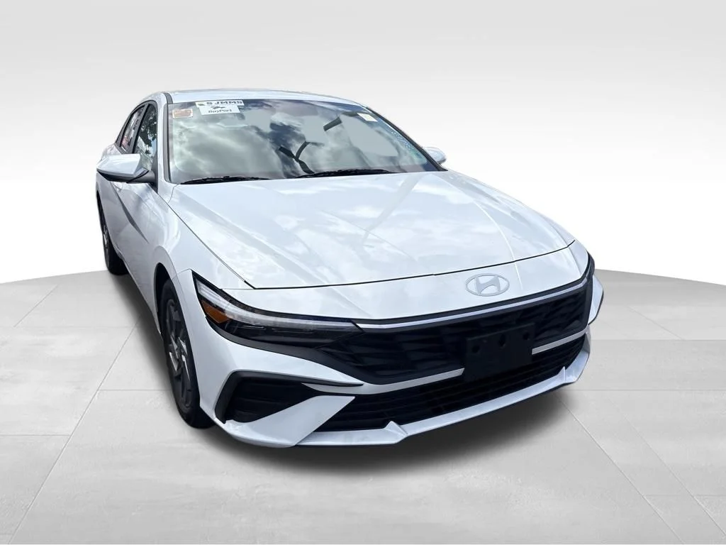 Used 2024 White Hyundai SEL image 8