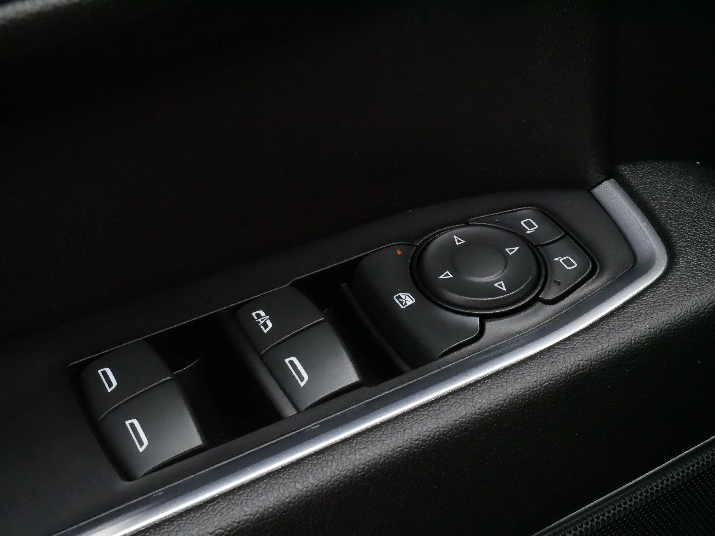 Used 2024 Onyx Black GMC Elevation image 19