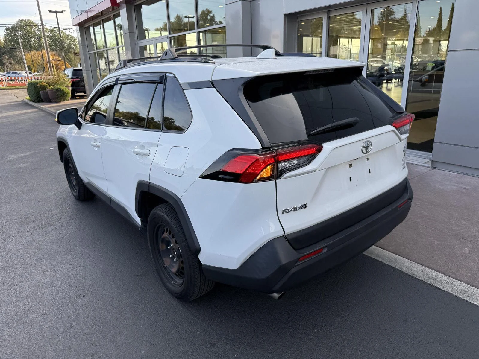 Used 2020 Super White Toyota LE image 3