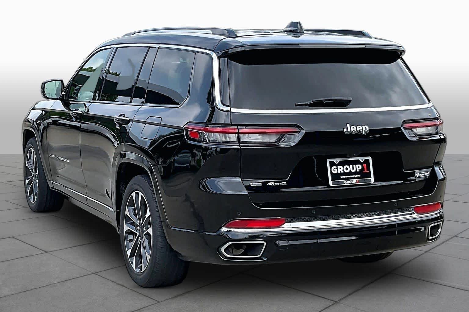 Used 2023 Diamond Black Crystal Pearlcoat Jeep Overland image 12