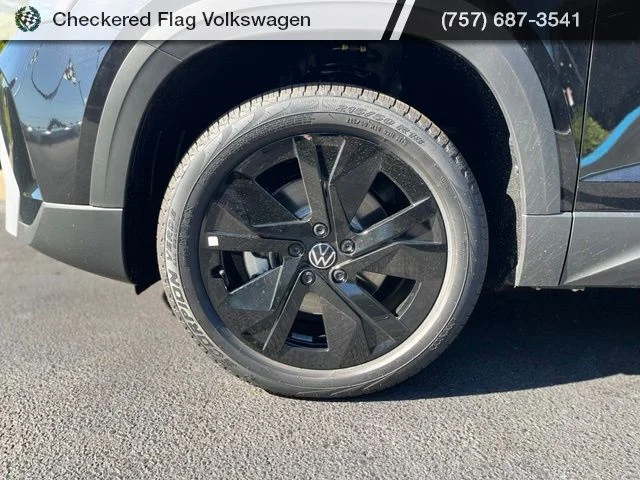 New 2026 Black Volkswagen 1.5T SE image 4