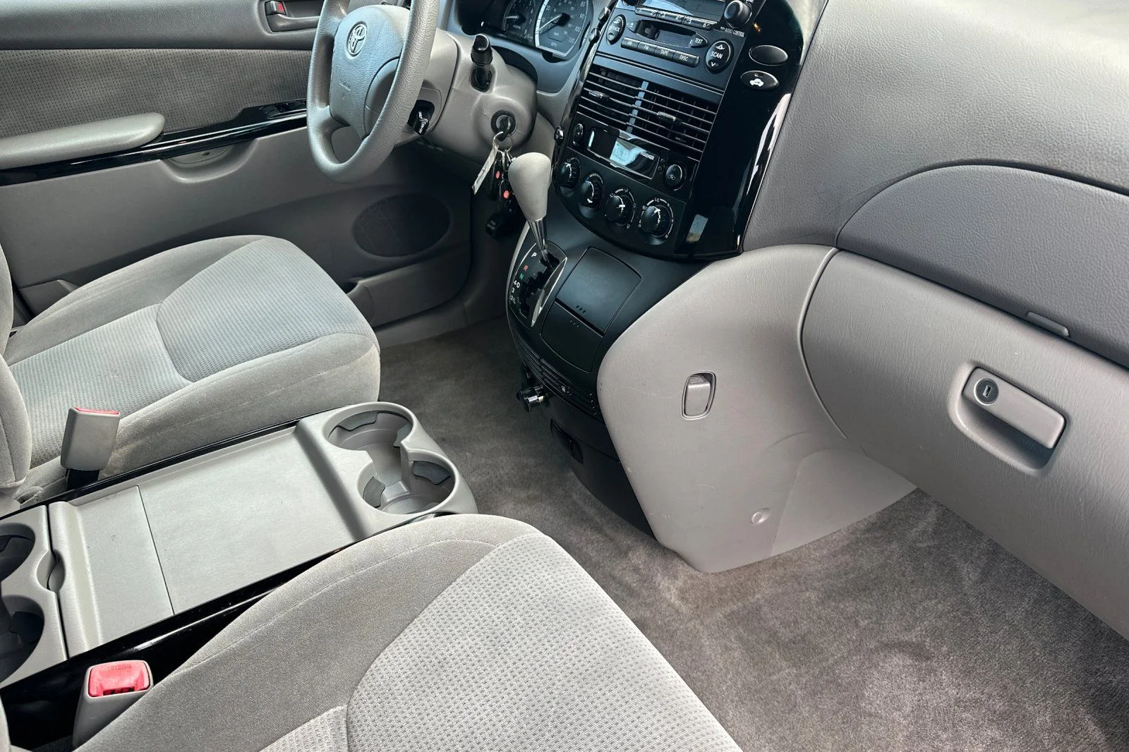 Used 2005  Toyota LE image 21