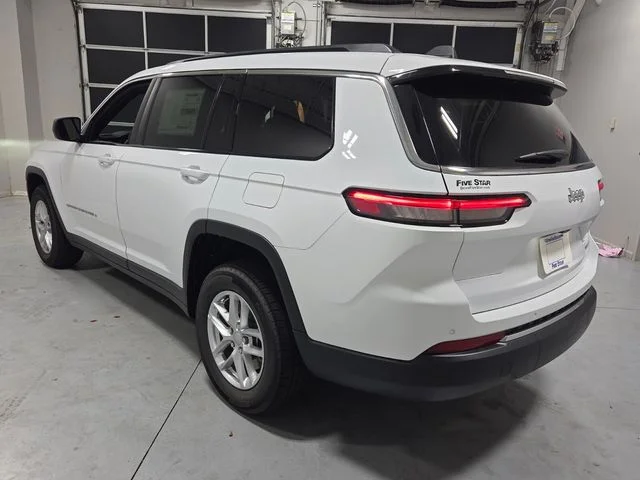 New 2026 Bright White Clear-Coat Exterior Paint Jeep Laredo X image 10
