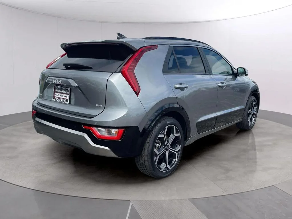 Used 2025 Steel Gray Kia EX Touring image 5