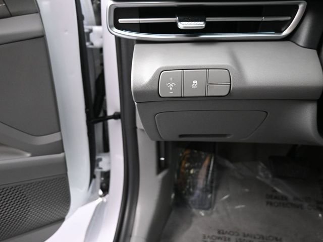 Certified Used 2025 White Hyundai SEL Convenience image 18