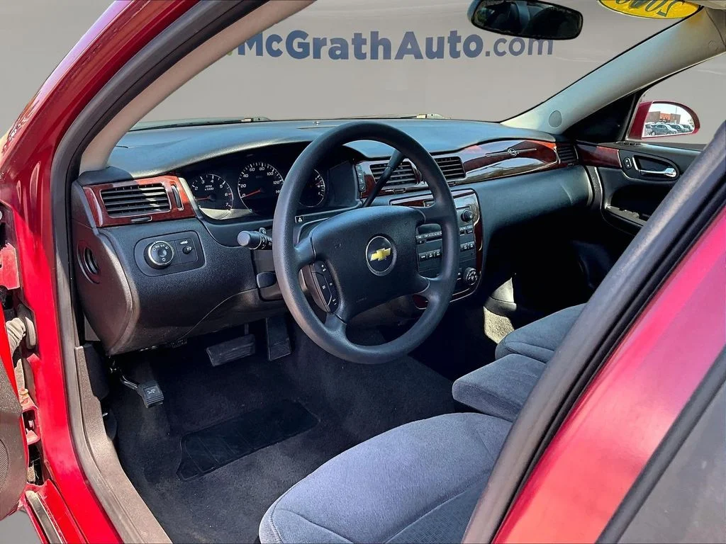 Used 2006 Red Chevrolet LT image 16