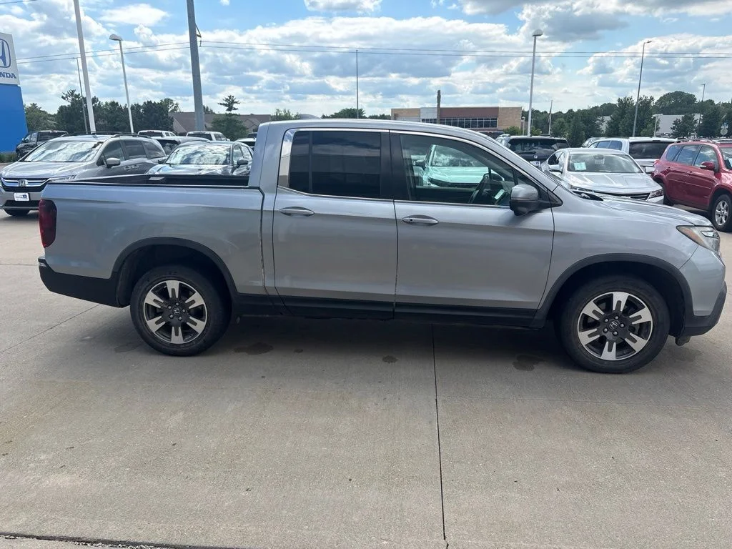 Used 2017 Silver Honda RTL-T image 4