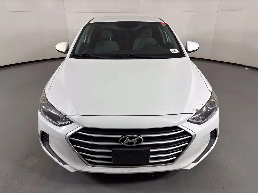 Used 2017 White Hyundai SE image 3
