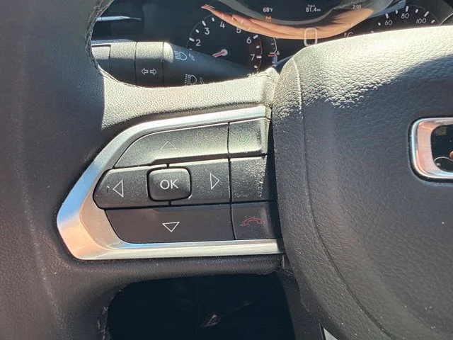 Used 2025 Red Jeep Latitude image 27