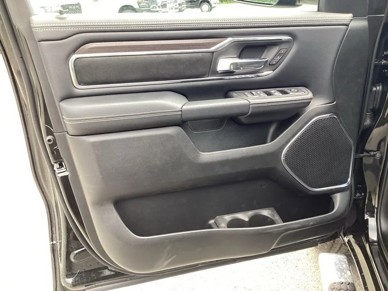 New 2026 Diamond Black Crystal Pearl-Coat Exterior Paint RAM Laramie image 20
