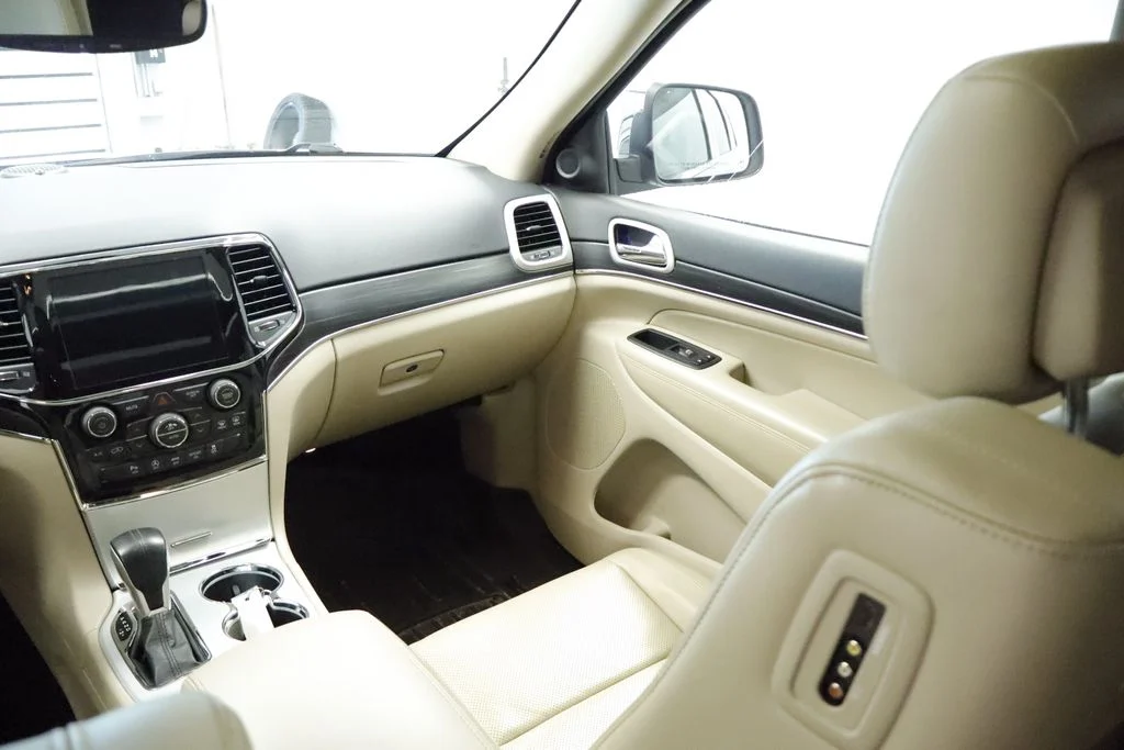 Certified Used 2020 Silver Jeep Limited image 21