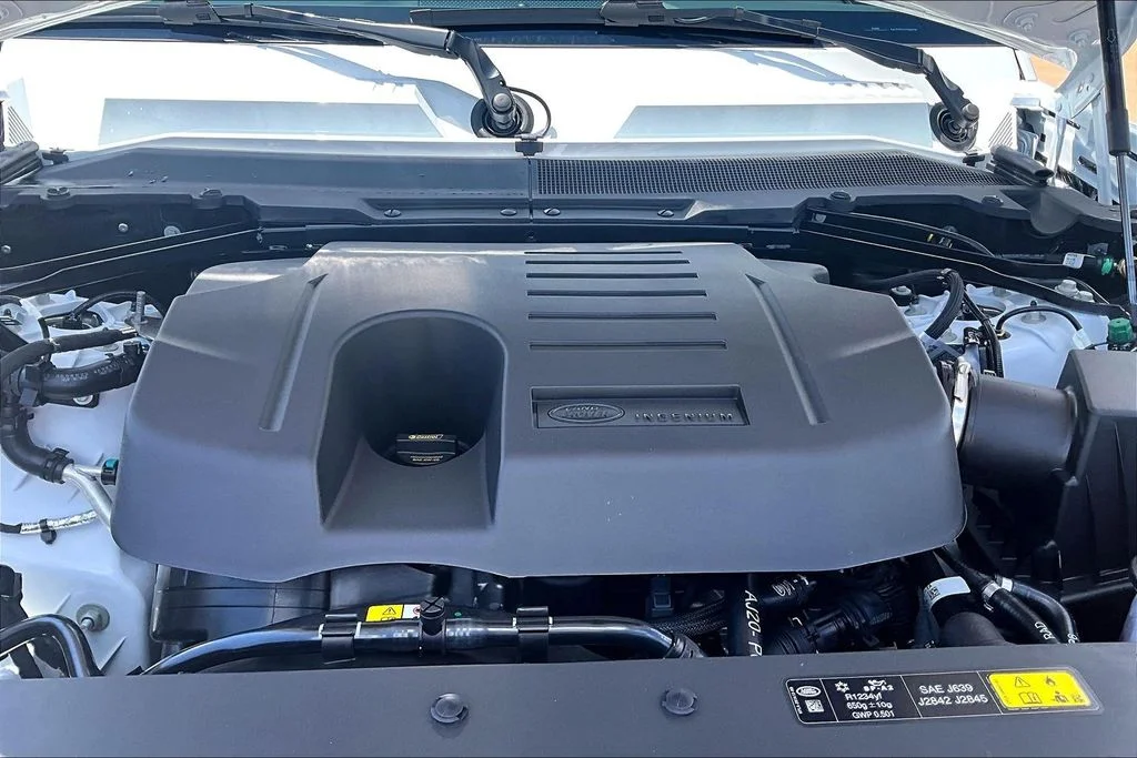 New 2026 White Land Rover X-Dynamic SE image 11
