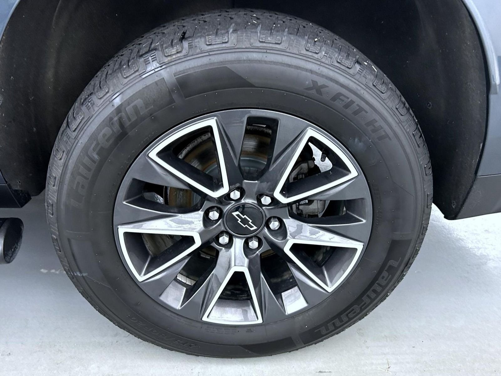 Used 2021 Gray Chevrolet Z71 image 25