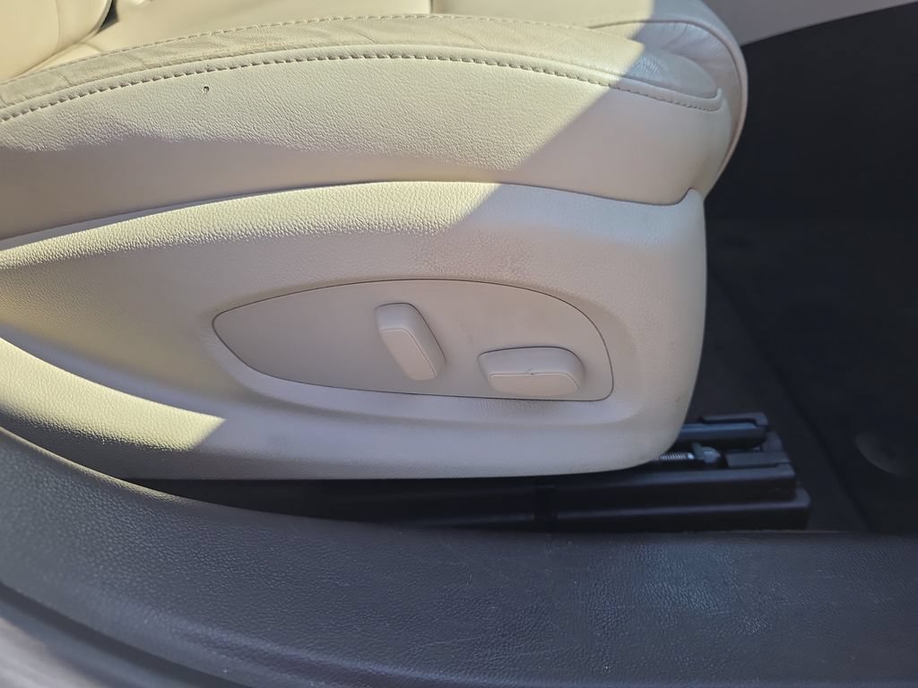 Used 2015 QUICKSILVER METALLIC Buick Leather image 36