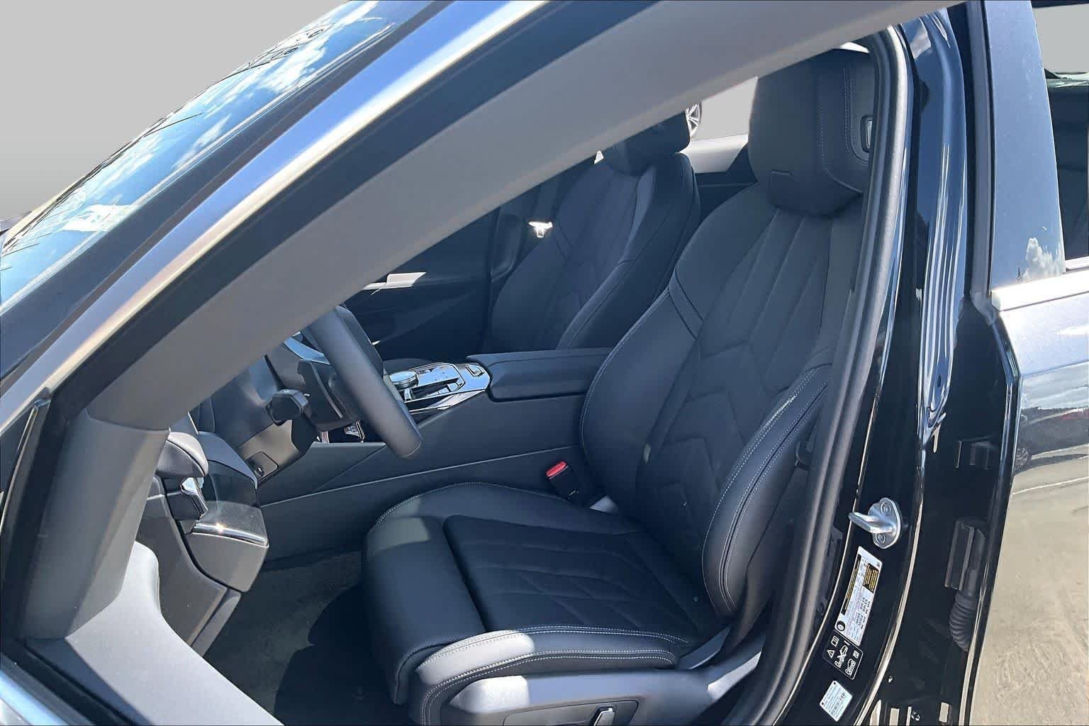 Used 2026 Black Sapphire Metallic BMW 540i xDrive image 7