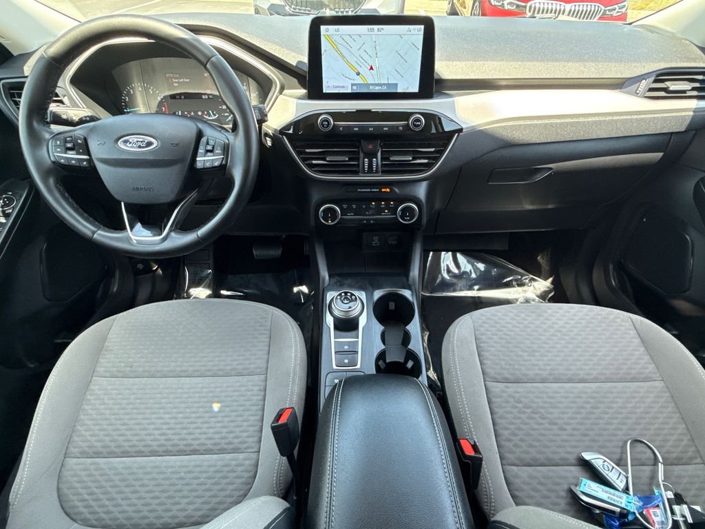 Used 2022 White Ford SE image 18