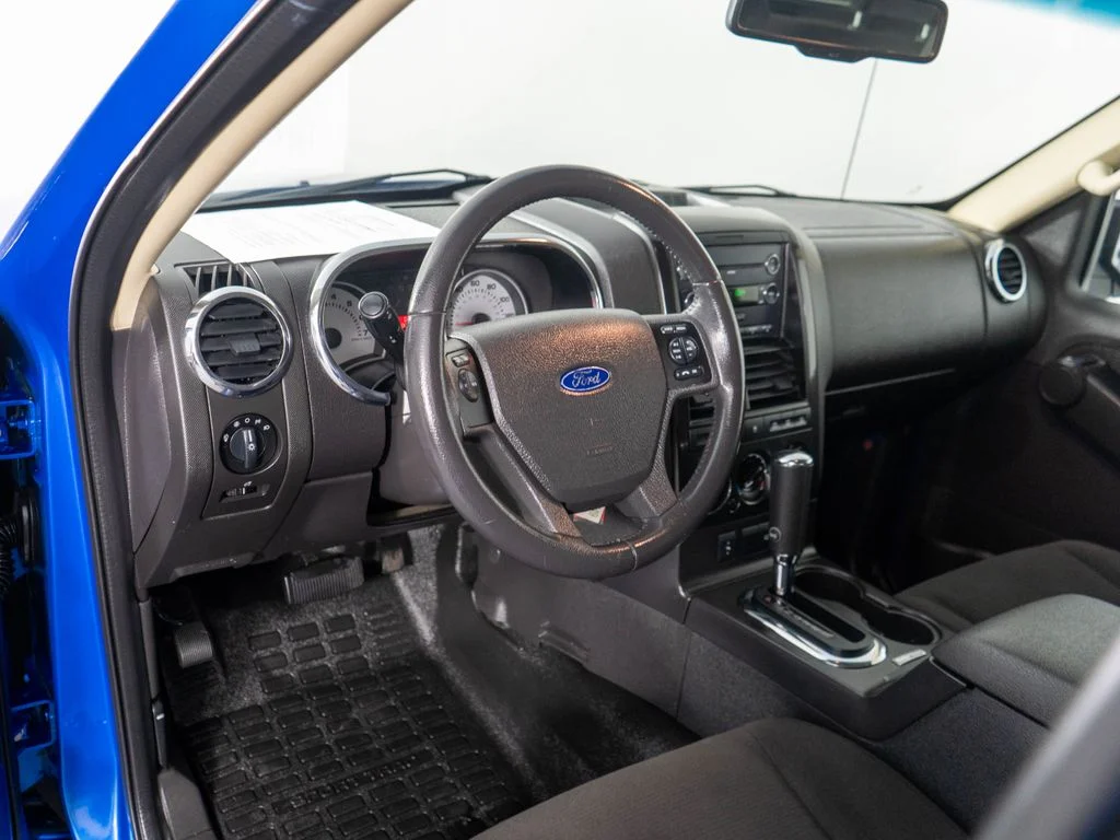 Used 2010 Blue Ford XLT image 13