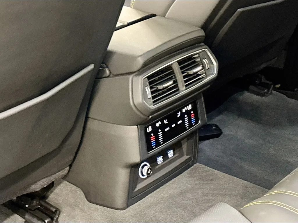 2021 Lamborghini Urus Base - Photo 17