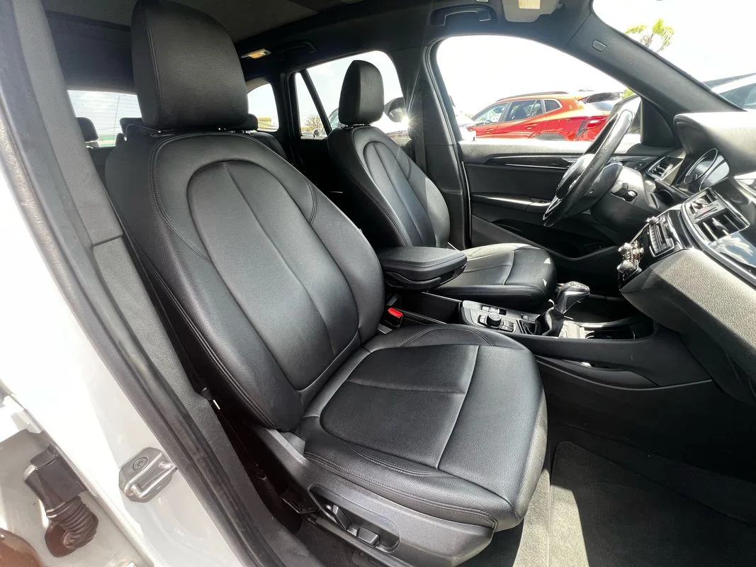 Used 2018  BMW xDrive28i image 16