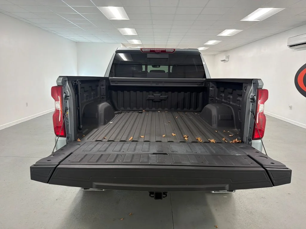 Used 2025 Gray Chevrolet High Country image 8