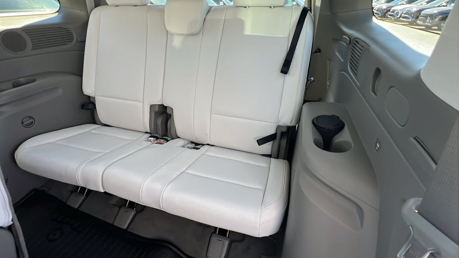 New 2026 Creamy White Pearl Hyundai Blue SEL Premium 8P image 32