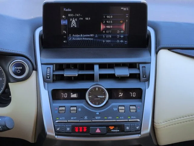 Used 2018 White Lexus 300h image 19