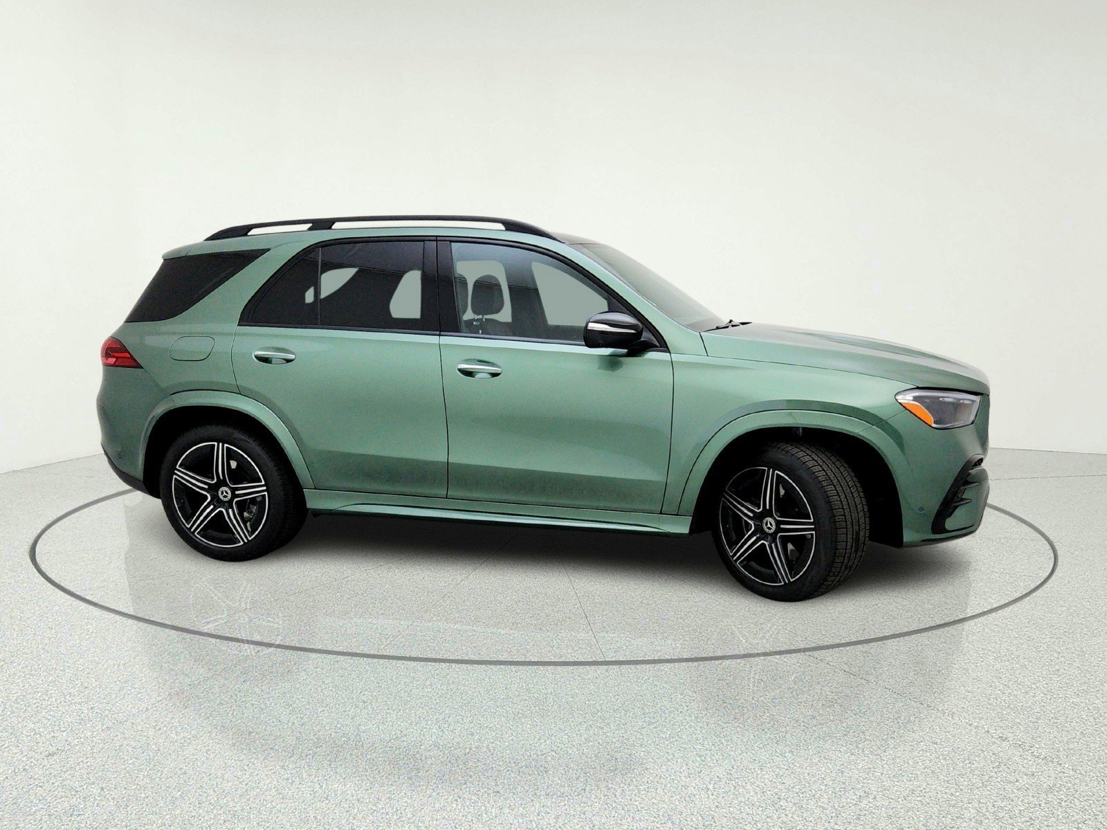 New 2026 MANUFAKTUR Ireland Mid Green Metallic Mercedes-Benz GLE 450 4MATIC® SUV image 27