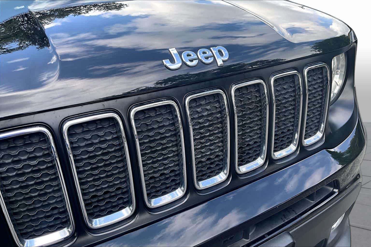 Used 2020 Black Clearcoat Jeep Latitude image 31
