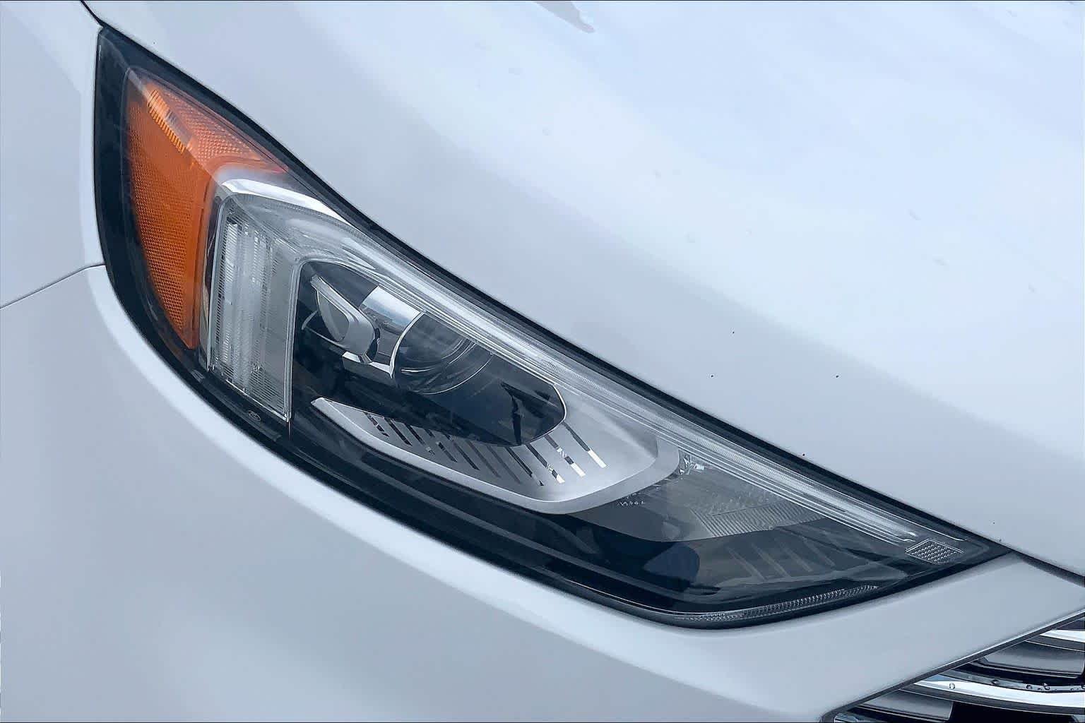 Used 2019 Oxford White Ford SEL image 28